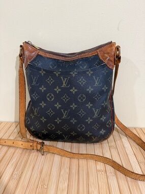 Project Authentic Louis Vuitton Monogram Crossbody Bag with adjustable strap